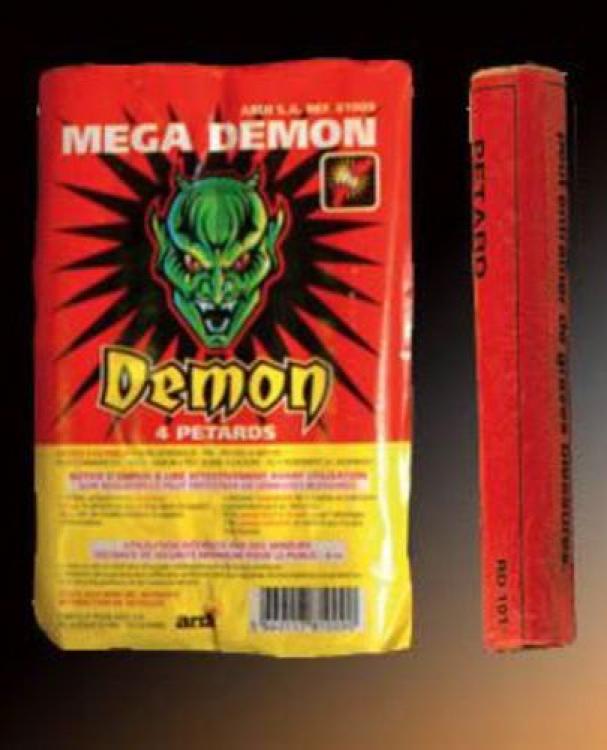 20 paquets de 4 pétards Mega demon