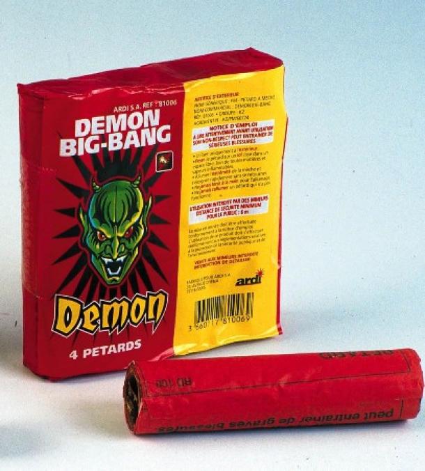 2 paquets de 4 pétards Démon Big Bang