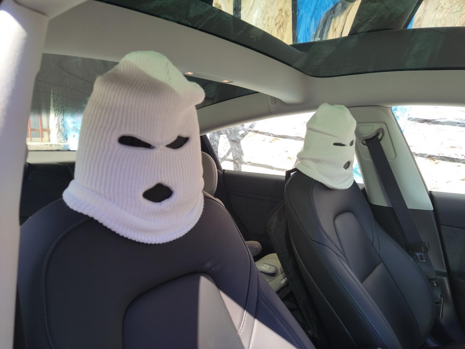 Cagoule terroriste blanche