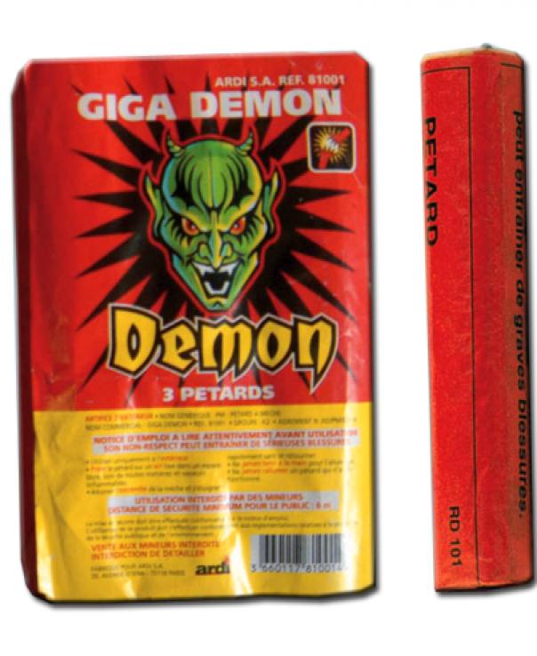12 paquets de 3 pétards Giga Démon